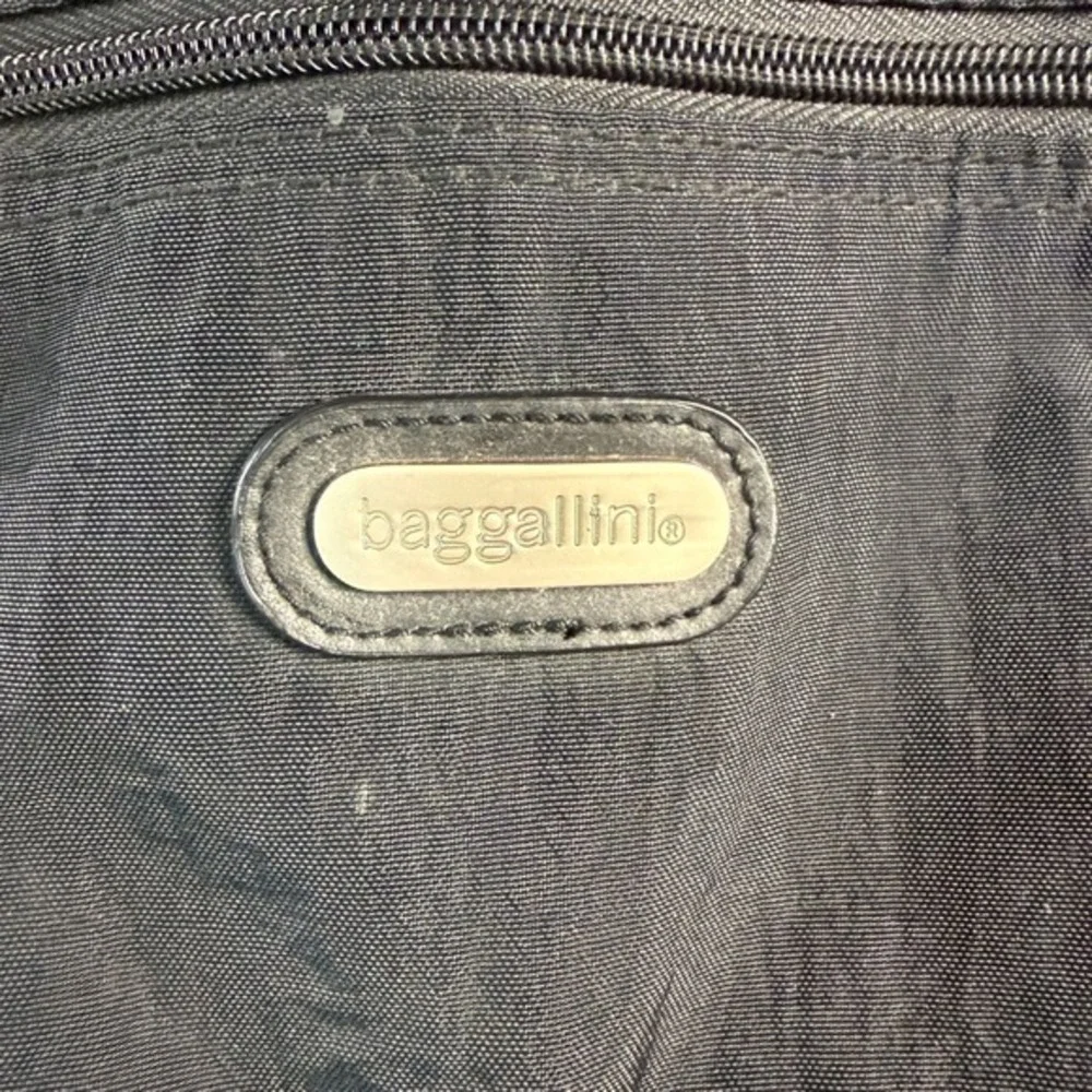Baggallini Rolling Carry-On Black Nylon Travel Bag Unisex‎ Medium